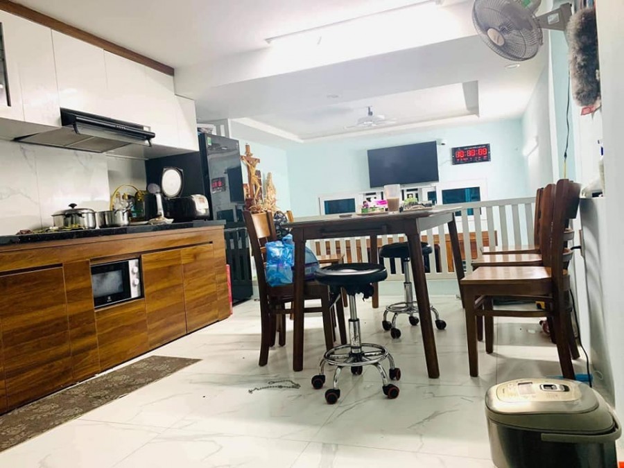 Bán nhà phố Bạch Mai, dt 40m2, mt 4.5m, 3 pn, ngõ thông rộng, gần phố, giá 2.9 tỷ