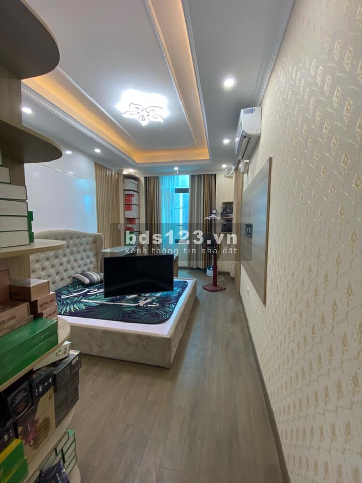 Hoàng Mai ô tô đỗ cửa tặng hết nội thất, dt 38m2, đúc 5 tầng, giá nhỉnh 3 tỷ, sổ đẹp