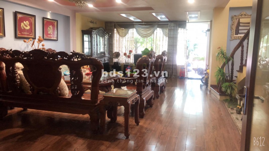 Tòa nhà 10 Tầng Quan Hoa Thang máy, Dòng tiền ổn định, dt 170m2, mt 5.5m, giá 36 tỷ, Cầu Giấy