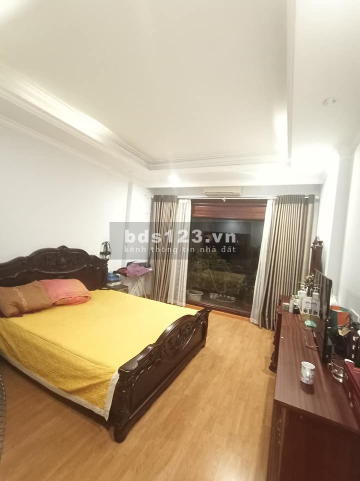 Bán nhà rộng 54m2 Lê Văn Lương Cầu Giấy, Phân Lô, Gara Ô Tô Tránh, Sát Phố, giá hơn 9 Tỷ