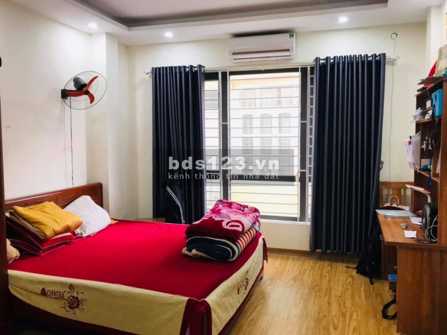 Bán gấp 32m2 nhà Phạm Văn Đồng mt 4m ô tô kd 2 thoáng tặng toàn bộ nội thất giá 3.3 tỷ