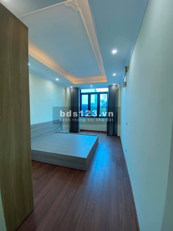Hoàng Mai ô tô đỗ cửa tặng hết nội thất, dt 38m2, đúc 5 tầng, giá nhỉnh 3 tỷ, sổ đẹp