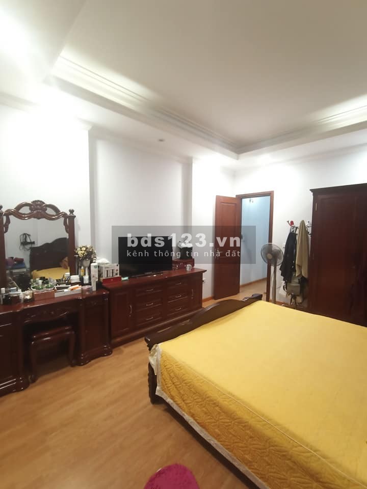 Bán nhà rộng 54m2 Lê Văn Lương Cầu Giấy, Phân Lô, Gara Ô Tô Tránh, Sát Phố, giá hơn 9 Tỷ