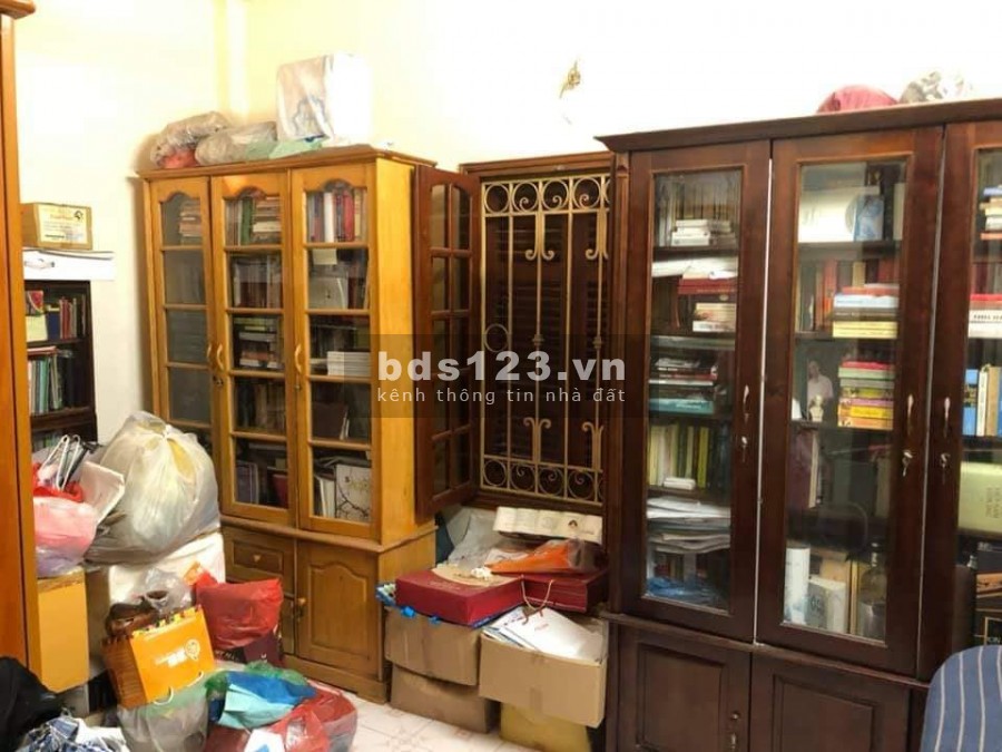 Gia đình đang rất cần bán nhà. phố Thái Hà dt 48m2, 5 tầng mt 4.2m, sổ đẹp chính chủ