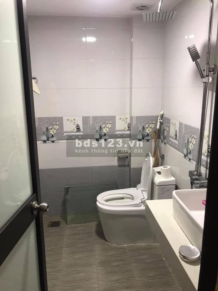 Bán gấp 32m2 nhà Phạm Văn Đồng mt 4m ô tô kd 2 thoáng tặng toàn bộ nội thất giá 3.3 tỷ