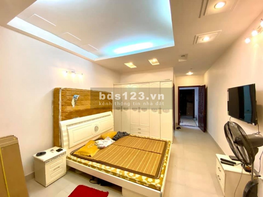 Nhà đẹp ở ngay, phân lô, ôtô đỗ cửa, Ngõ 548 Nguyễn Văn Cừ, Gia Thụy, dt 72m2, 5 Tầng