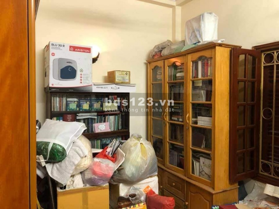 Gia đình đang rất cần bán nhà. phố Thái Hà dt 48m2, 5 tầng mt 4.2m, sổ đẹp chính chủ