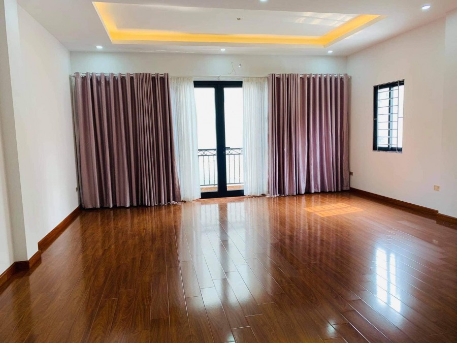 Bán nhà. 6 tầng thang máy mới đẹp ở ngay, gần phố công viên, ở đẳng cấp, chỉ 11.5 tỷ