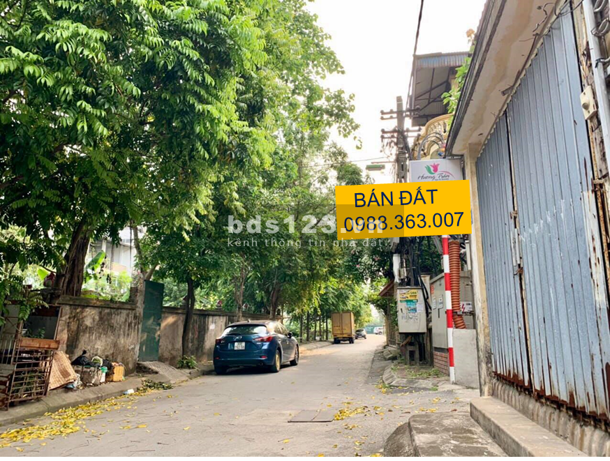 Bán đất Thạch Bàn, nhà cạnh hồ, 7 chỗ tránh, hàng xóm quan chức, dt 49m2, giá 4.2 tỷ