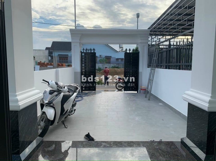 Bán nhà đất Phú Mỹ Thủ Dầu 1 Bình Dương vị trí đường thông, giá bán 2.75 tỷ