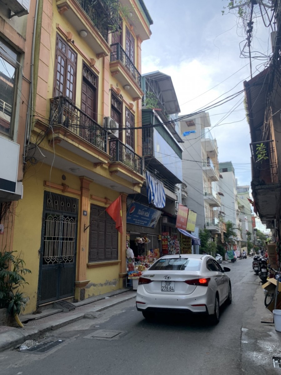 Chính chủ bán nhà gần cầu Chương Dương mặt tiền rộng đúc 3 tầng, giá 3xx tỷ