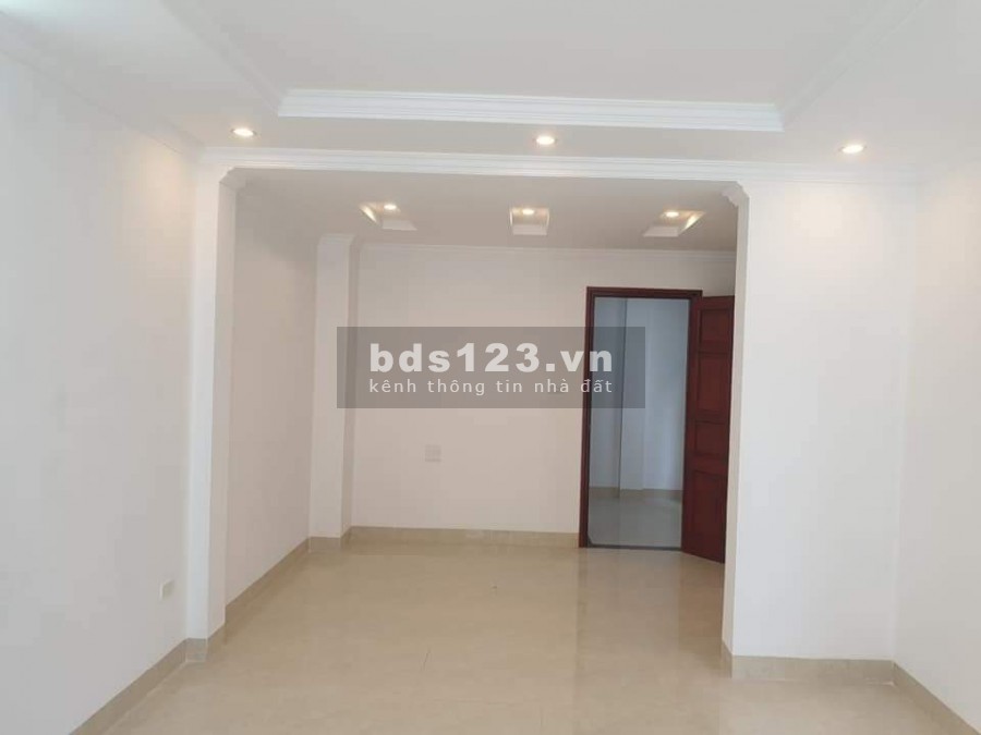 Nhà nguyên căn Cầu diễn diện tích sử dụng 32m, mặt tiền 3,8m, 5 tầng, ở liền, sổ sạch đẹp