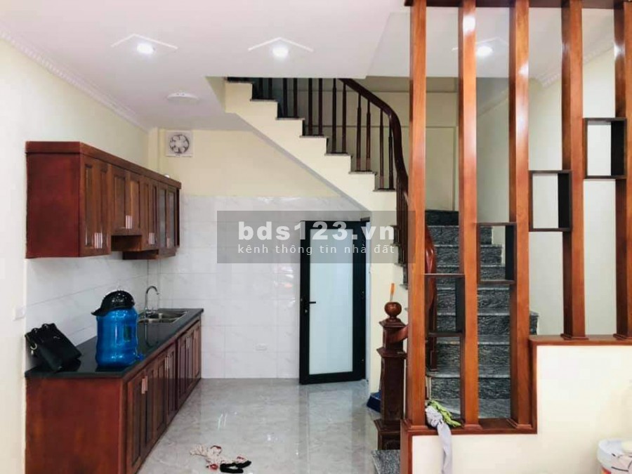Nhà nguyên căn Cầu diễn diện tích sử dụng 32m, mặt tiền 3,8m, 5 tầng, ở liền, sổ sạch đẹp