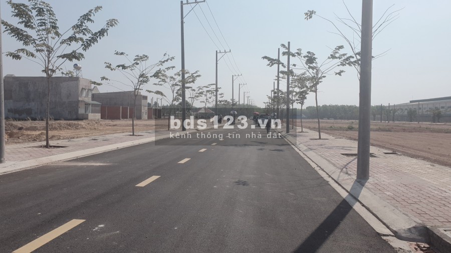 Cần bán gấp lô đất trung tâm Bàu Bàng, pháp lí đủ chính chủ, giá 880 triệu