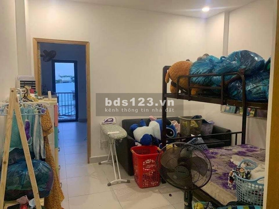 Bán nhà thành phố Thủ Đức ( Quận 9) đường 379 diện tích 80m2, 3 tầng giá chỉ 6tỷ440