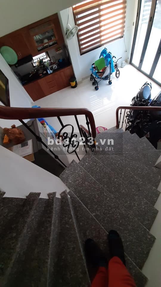 Bán nhà mới cứng lô góc 3 mặt thoáng, ô tô 7 chỗ vào, giá bán 2.25 tỷ, lhcc