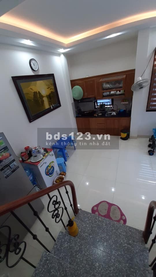 Bán nhà mới cứng lô góc 3 mặt thoáng, ô tô 7 chỗ vào, giá bán 2.25 tỷ, lhcc