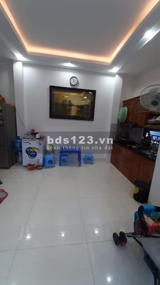 Bán nhà mới cứng lô góc 3 mặt thoáng, ô tô 7 chỗ vào, giá bán 2.25 tỷ, lhcc