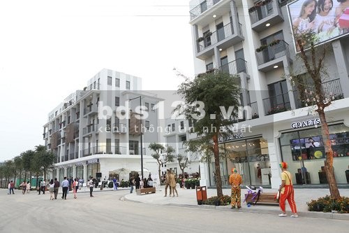 Bán Shophouse phố đi bộ The Manor Nguyễn Xiển, giá bán 26 tỷ, lh 0389564656