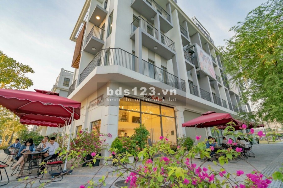 Bán Shophouse phố đi bộ The Manor Nguyễn Xiển, giá bán 26 tỷ, lh 0389564656