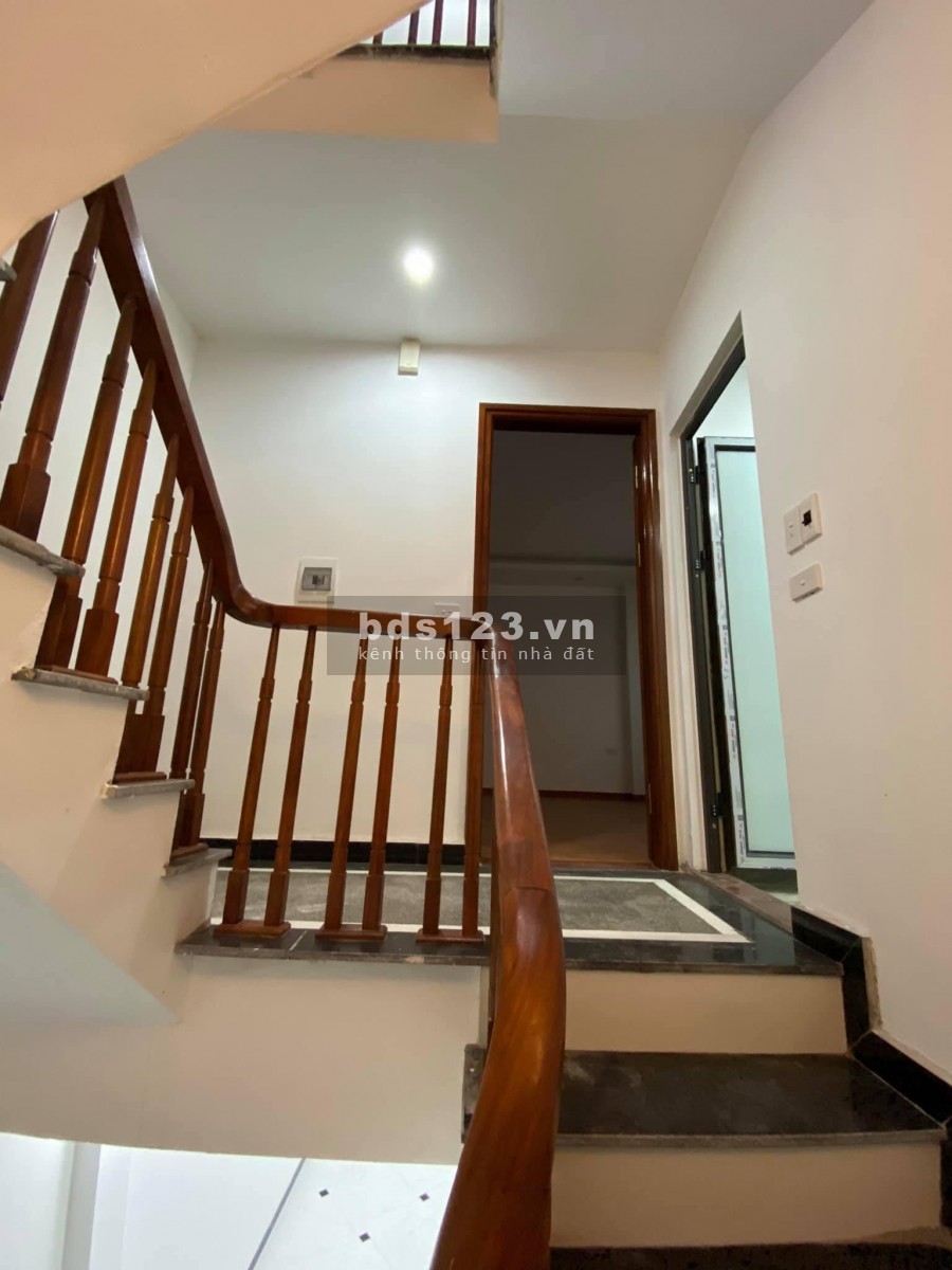 Bán nhà nguyên căn Mỹ Đình ô tô chủ nhà tặng nội thất ở sướng, 5 tầng đúc kiên cố