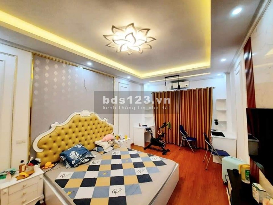 Bán nhà TT Mỹ Đình ngõ rộng thông thoáng ô tô đỗ cửa, dt 42m2, 5 tầng giá 4 tỷ