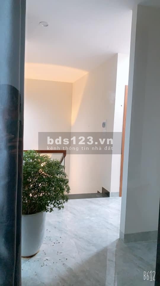 Bán nhà kiệt ô tô Hải Triều ngay trung tâm thành phố giá chỉ 2.x tỷ, lh 0346229509