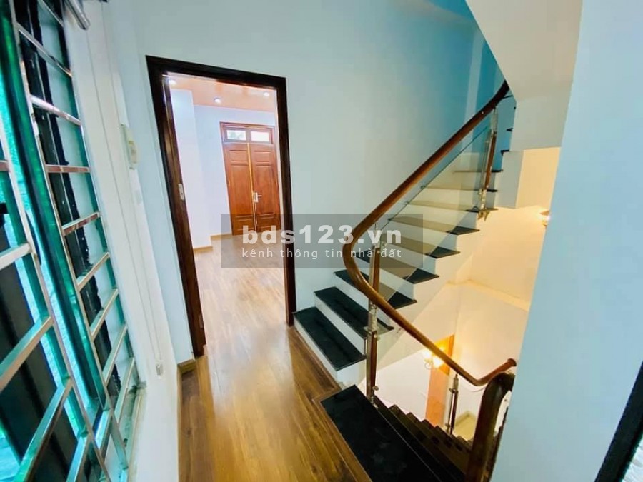 Bán nhà Phùng Hưng, Hà Đông lô gíc 3 mặt thoáng sáng rực rỡ dt 52m2, giá bán 5.5 tỷ, lhcc