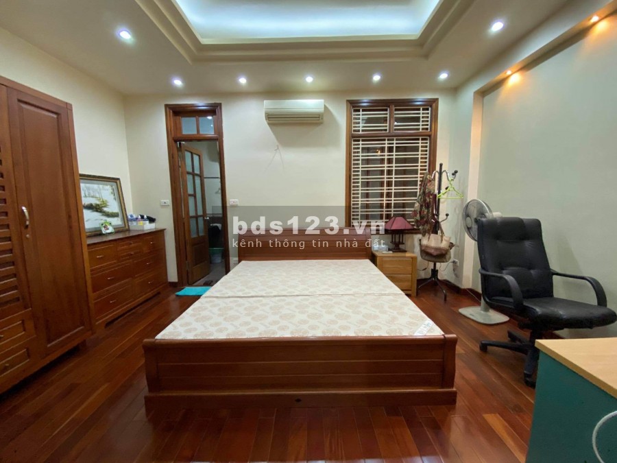 Bán nhà Chùa Láng lô góc ô tô đỗ cửa, diện tích sử dụng 60m2, giá bán 5.2 tỷ