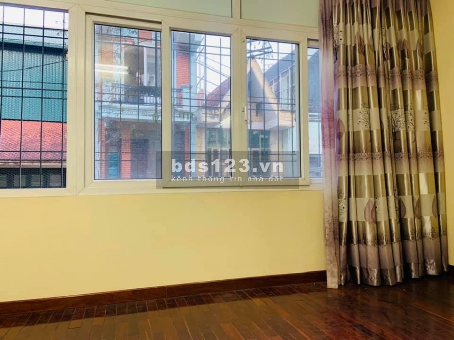 Bán nhà tập thể Nguyễn Khánh Toàn, nhà đẹp ở ngay, đầy đủ công năng, giá 1.65 tỷ