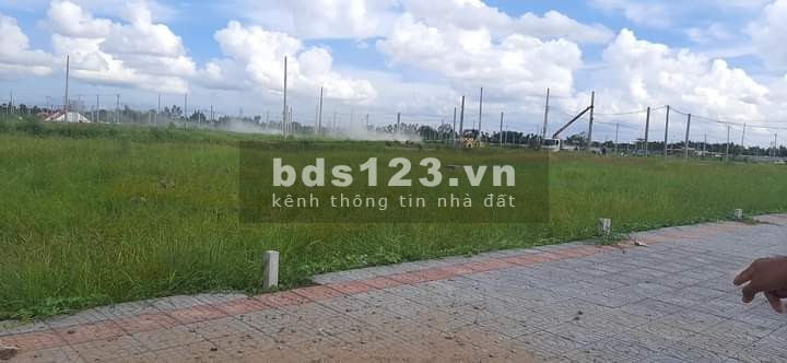 Bán lại nền mái dầm ở giai đoạn đầu giá tốt, vị trí đắc địa, đường lớn, xe tới tận trước mặt đất