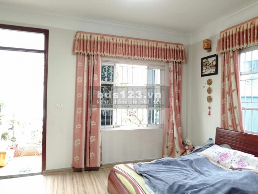 Bán nhà Nguyễn Trãi lô góc 3 mặt thoáng, gần phố 4 tầng, dt 53m2 giá 5 tỷ 5