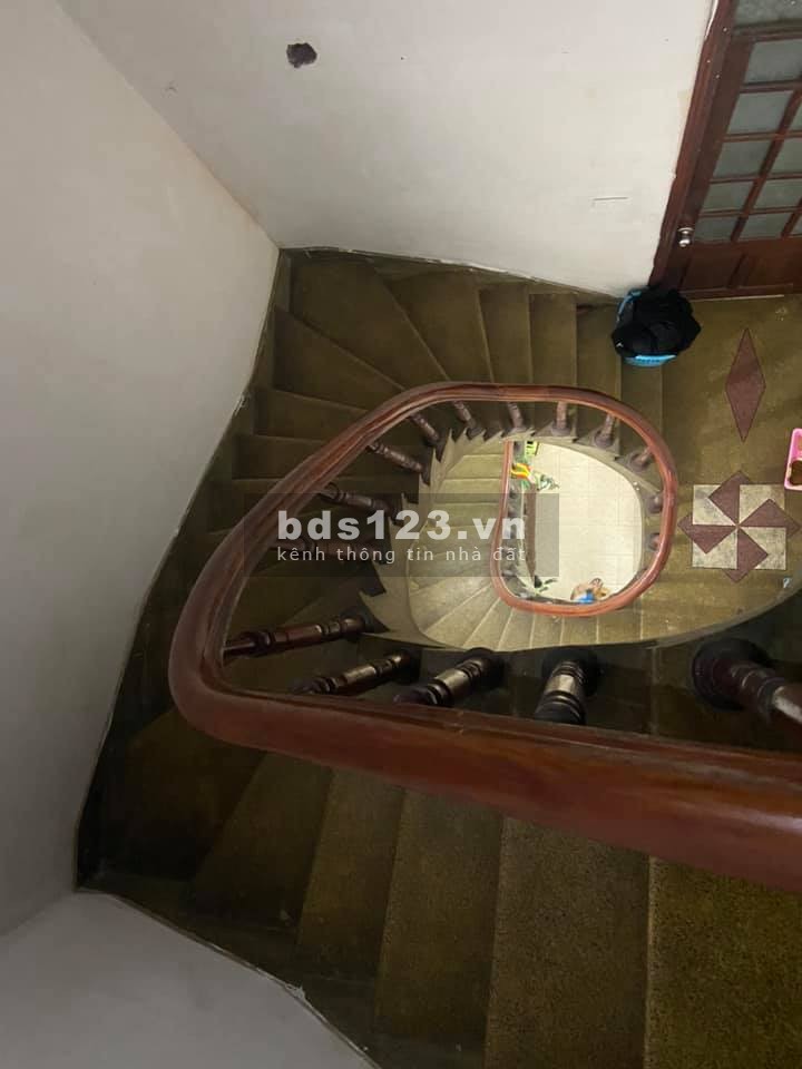 Bán nhà giá rẻ hiếm ngõ Văn Cao, Ba Đình, dt 30m2, 3.5 tầng, mt 3m, giá 2.75 tỷ, lh 0975513371