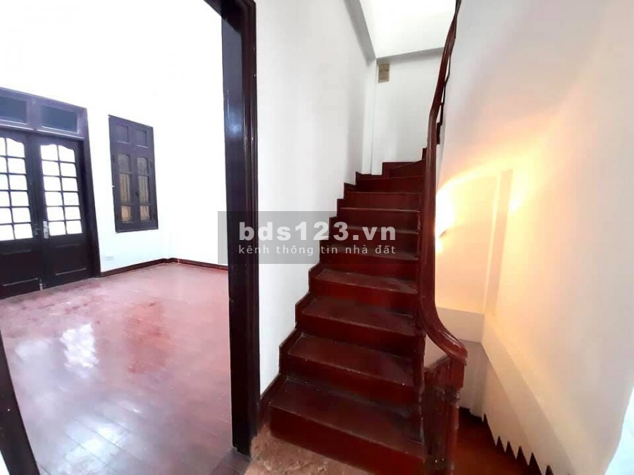 Bán nhà Quận Tây Hồ lô góc 3 mặt thoáng, ngõ thông đang cho thuê, giá thương lượng