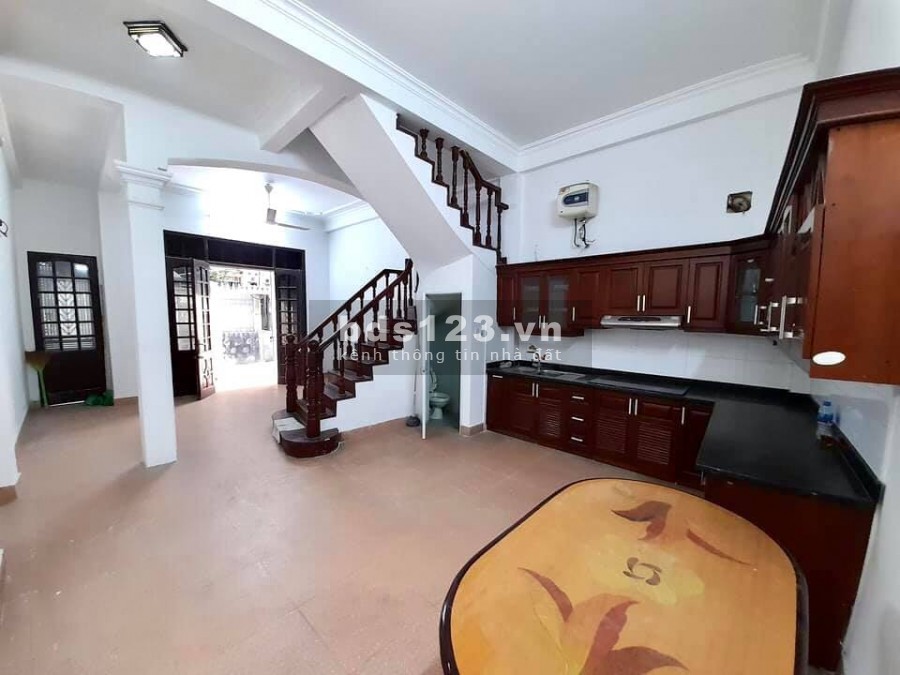 Bán nhà Quận Tây Hồ lô góc 3 mặt thoáng, ngõ thông đang cho thuê, giá thương lượng