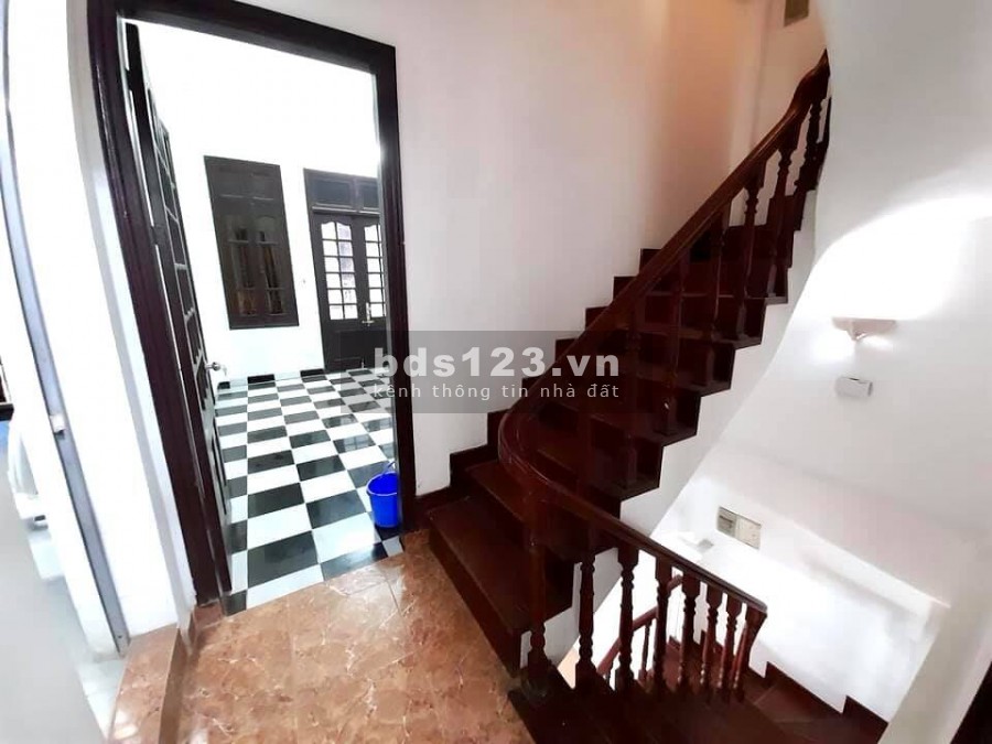 Bán nhà Quận Tây Hồ lô góc 3 mặt thoáng, ngõ thông đang cho thuê, giá thương lượng