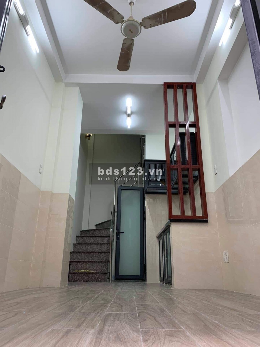 Bán nhà mới đường Cô Giang Quận Phú Nhuận, dt 17m2, đúc 2 tầng, giá 2.5 tỷ