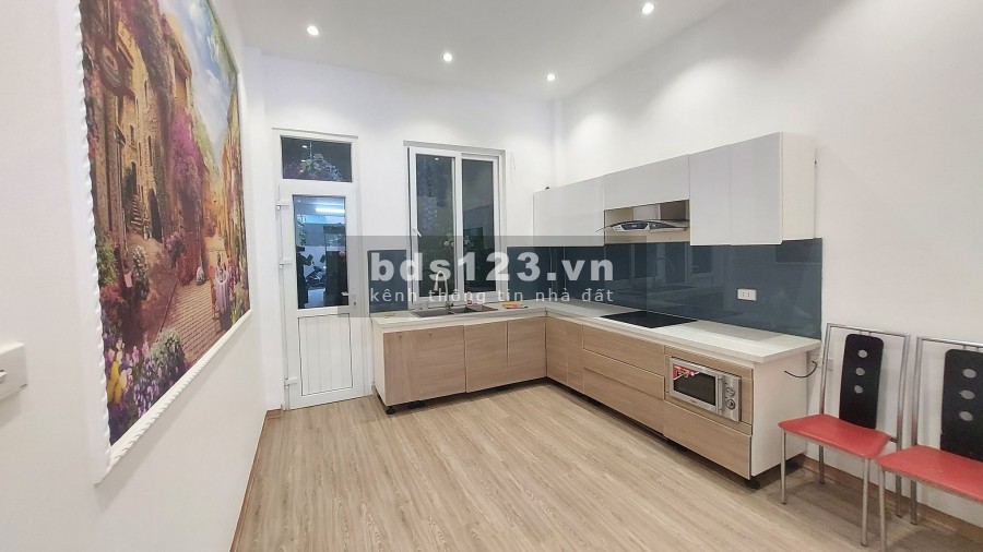 Bán nhà nguyên căn đường Láng nhà đẹp gần phố ở ngay, dt 43m2, giá bán 5.8 tỷ