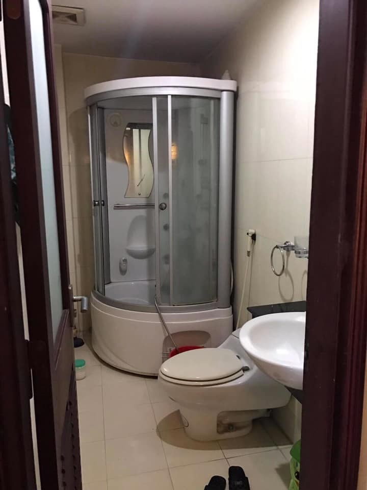 Bán nhà nguyên căn lô góc phố Lạc Long Quân, giá bán 12.9 tỷ, 5 tầng đúc, khu dân cư