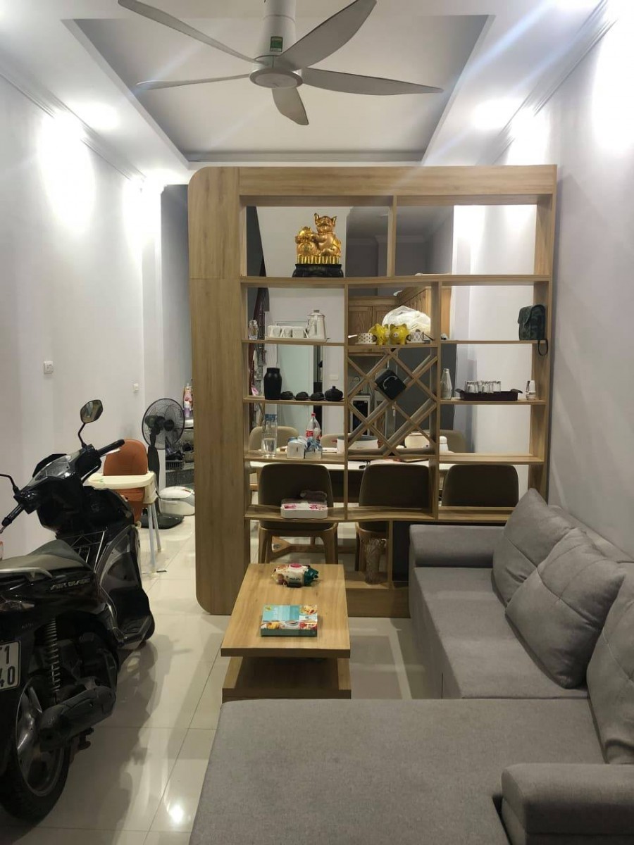 Bán nhà Nguyễn Hoàng đúc 5 tầng giá bán 3.4 tỷ, ngõ thông- 20m ô tô tránh