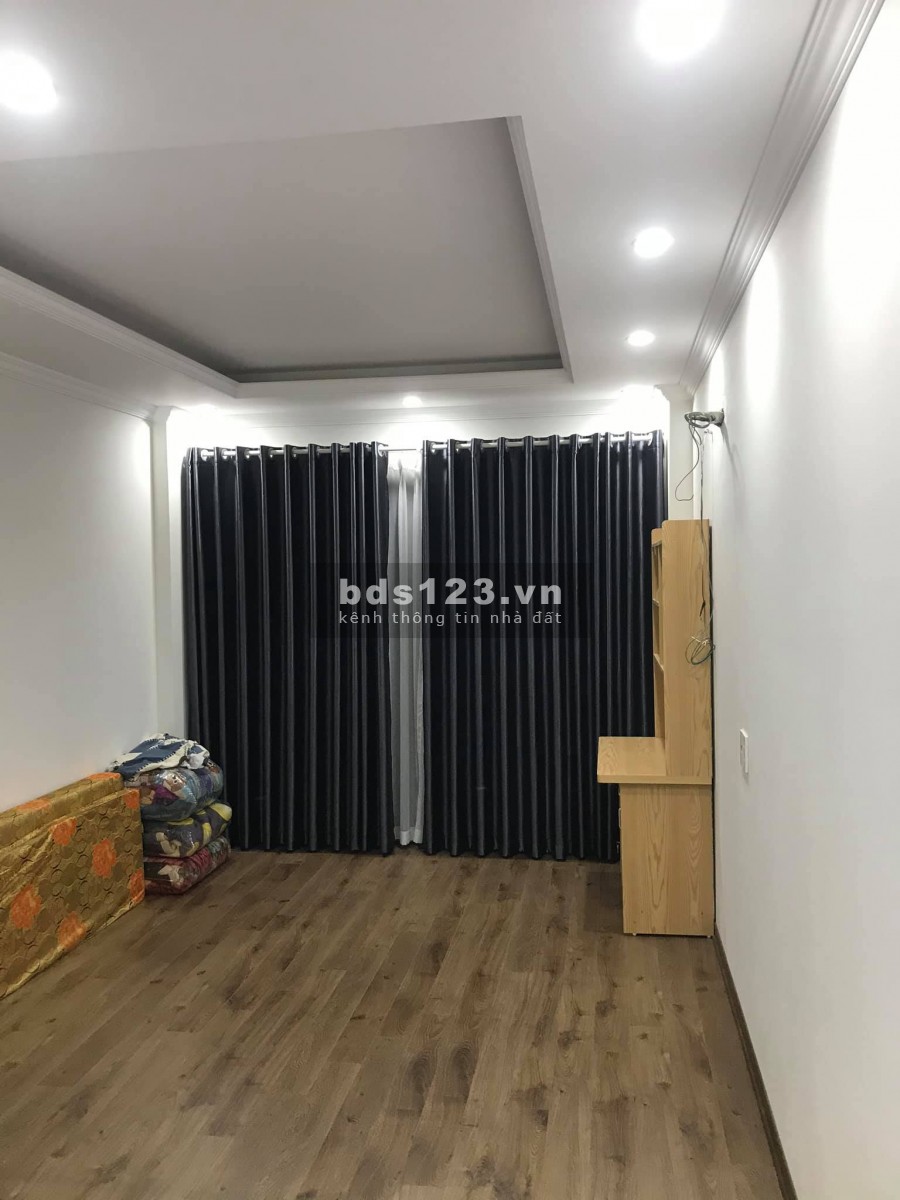 Bán nhà mặt tiền phố Ngọc Thuỵ, diện tích 40m2, giá bán 3 tỷ, chính chủ