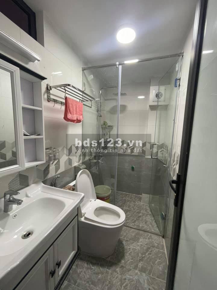 Bán nhà Đống Đa, diện tích sử dụng 45m2, 5 tầng, mt 4m, giá hơn 2 tỷ