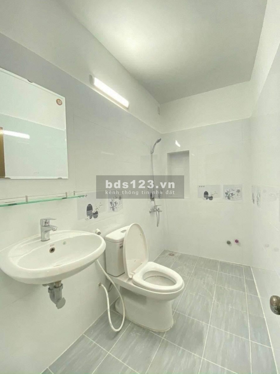 Bán nhà đường Lê Quang Định Quận Bình Thạnh dt 62m2 giá chỉ 5tỷ71