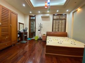 Bán nhà nguyên căn Chùa Láng, lô góc ô tô đỗ cửa, diện tích 60m2, giá 5.4 tỷ