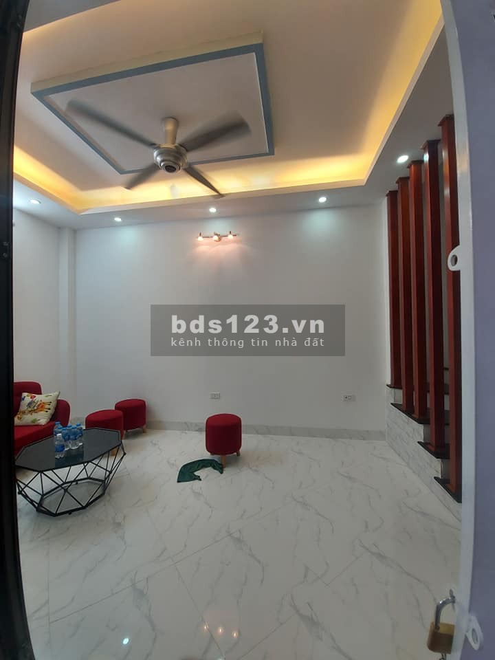 Bán nhà ở Long Biên gần hồ, gần phố gần bệnh viện nhà đẹp mới tinh, nội thất đẳng cấp, ô tô đỗ cổng