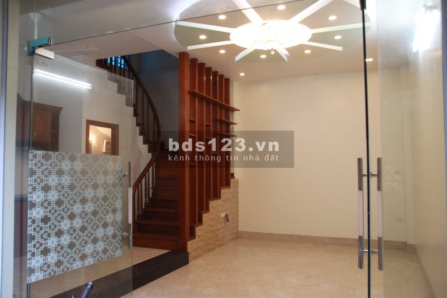 Bán nhà Nguyễn Chí Thanh Ô tô đỗ cửa, trung tâm Đống Đa, giá bán 5.6 tỷ