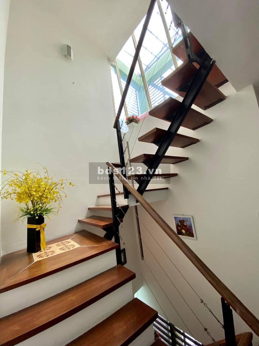 Bán nhà 6 tầng, dt 45m2, sát phố Xã Đàn nhà đẹp ở ngay ngõ nông thoáng nhỉnh 3 tỷ