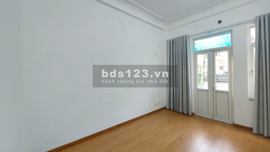 Bán nhà nguyên căn đường Láng nhà đẹp gần phố ở ngay, dt 43m2, giá bán 5.8 tỷ