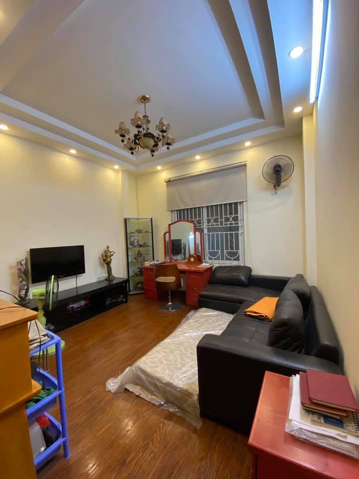 Bán Gấp Nhà Phố Hoàng Cầu, Đống Đa, Ngõ 3 Gác, Dt 55m2, Mt 4.4m, Giá 7 Tỷ 5