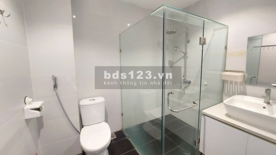 Bán nhà nguyên căn đường Láng nhà đẹp gần phố ở ngay, dt 43m2, giá bán 5.8 tỷ